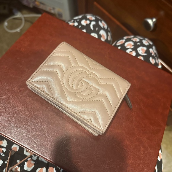 Gucci Double G Logo Calfskin Compact Wallet - Picture 4 of 13